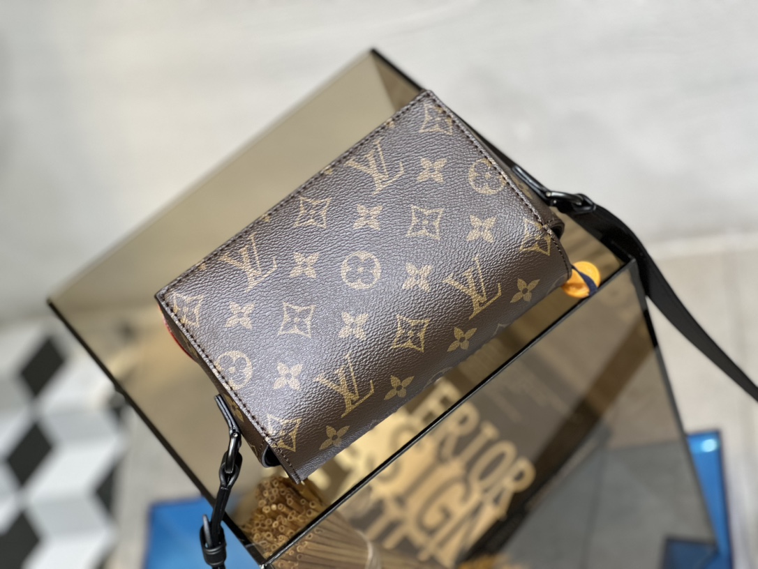 M82534 M81783本款 Steamer 迷你手袋取材 Monogram Eclipse 帆布,向路易威登 Steamer 5