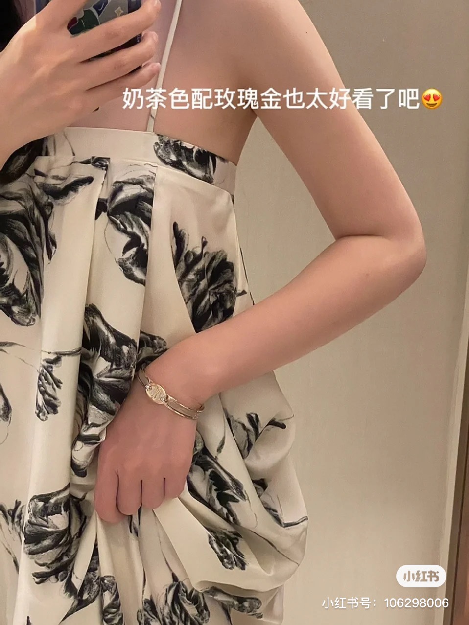 NO:102737,Small parts of pig nose bracelets are very good to wear on hand, Hermes bracelets, hermes, bracelets19860909猪鼻子手镯小部分上手图单戴叠戴都是很好看的,爱马仕手镯,hermes,bracelet,Jewelry