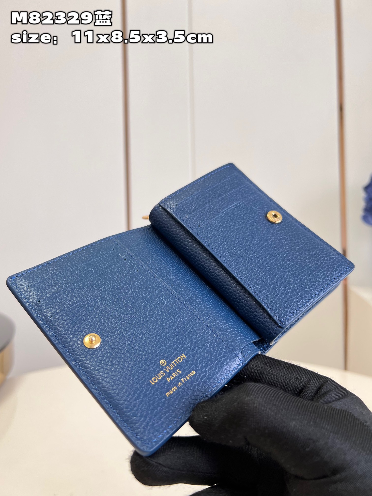 this Cléa wallet boasts a sleek and stylish design - Bag 6