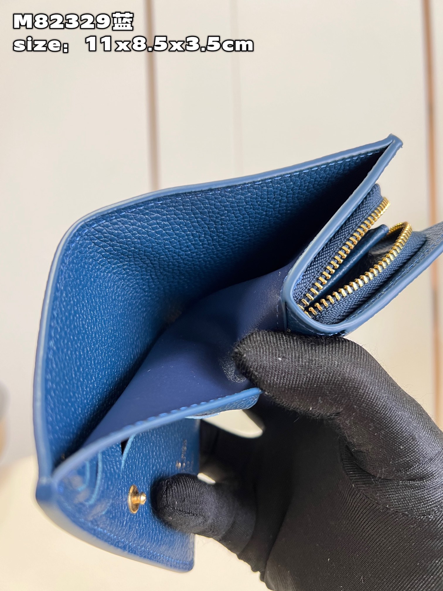 this Cléa wallet boasts a sleek and stylish design - Bag 9