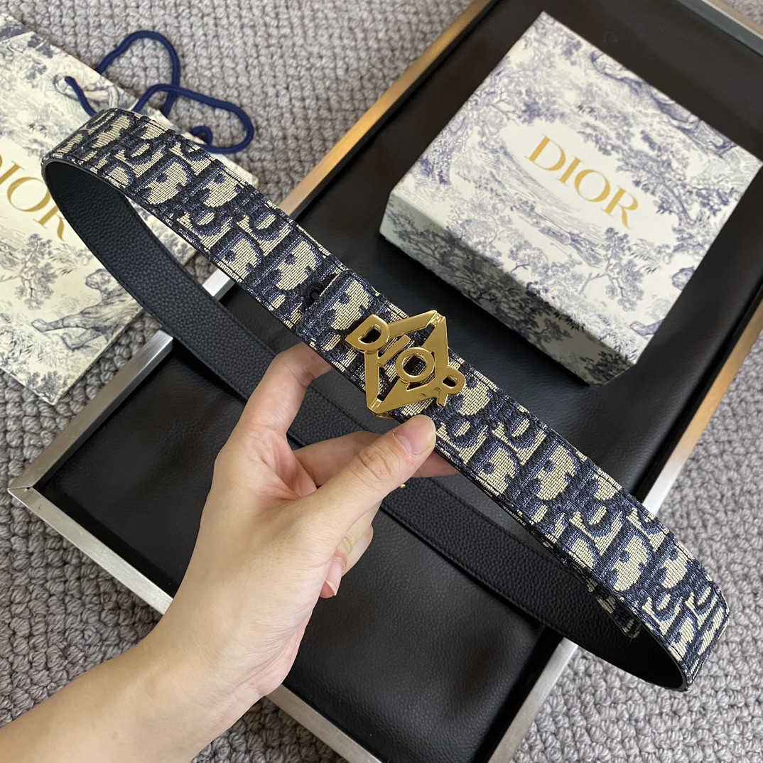 迪奥DIOR新款精钢五金宽3.5CM原单进口头层牛皮配经典字母布.搭配原单钌钯电镀CD扣手感.油边近乎完