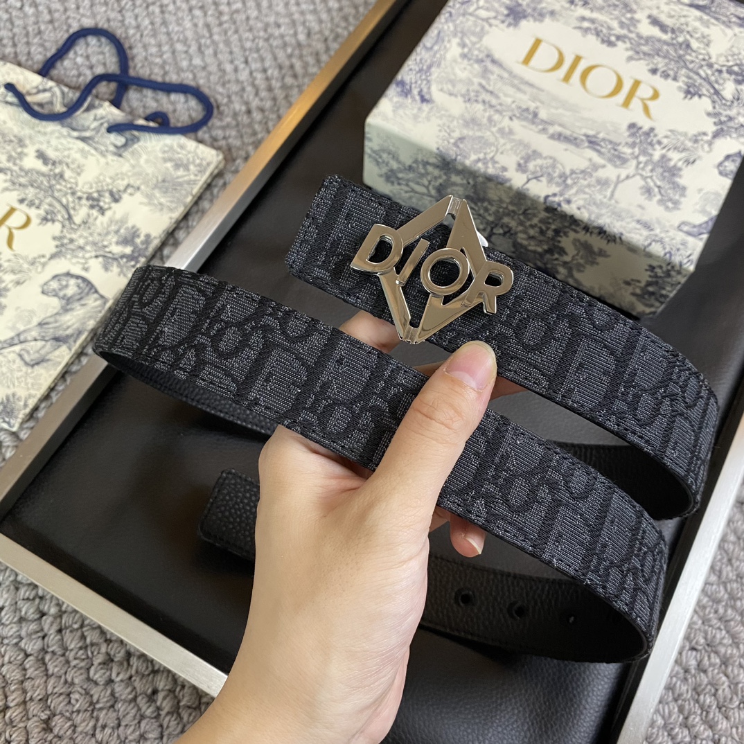 迪奥DIOR新款精钢五金宽3.5CM原单进口头层牛皮配经典字母布.搭配原单钌钯电镀CD扣手感.油边近乎完