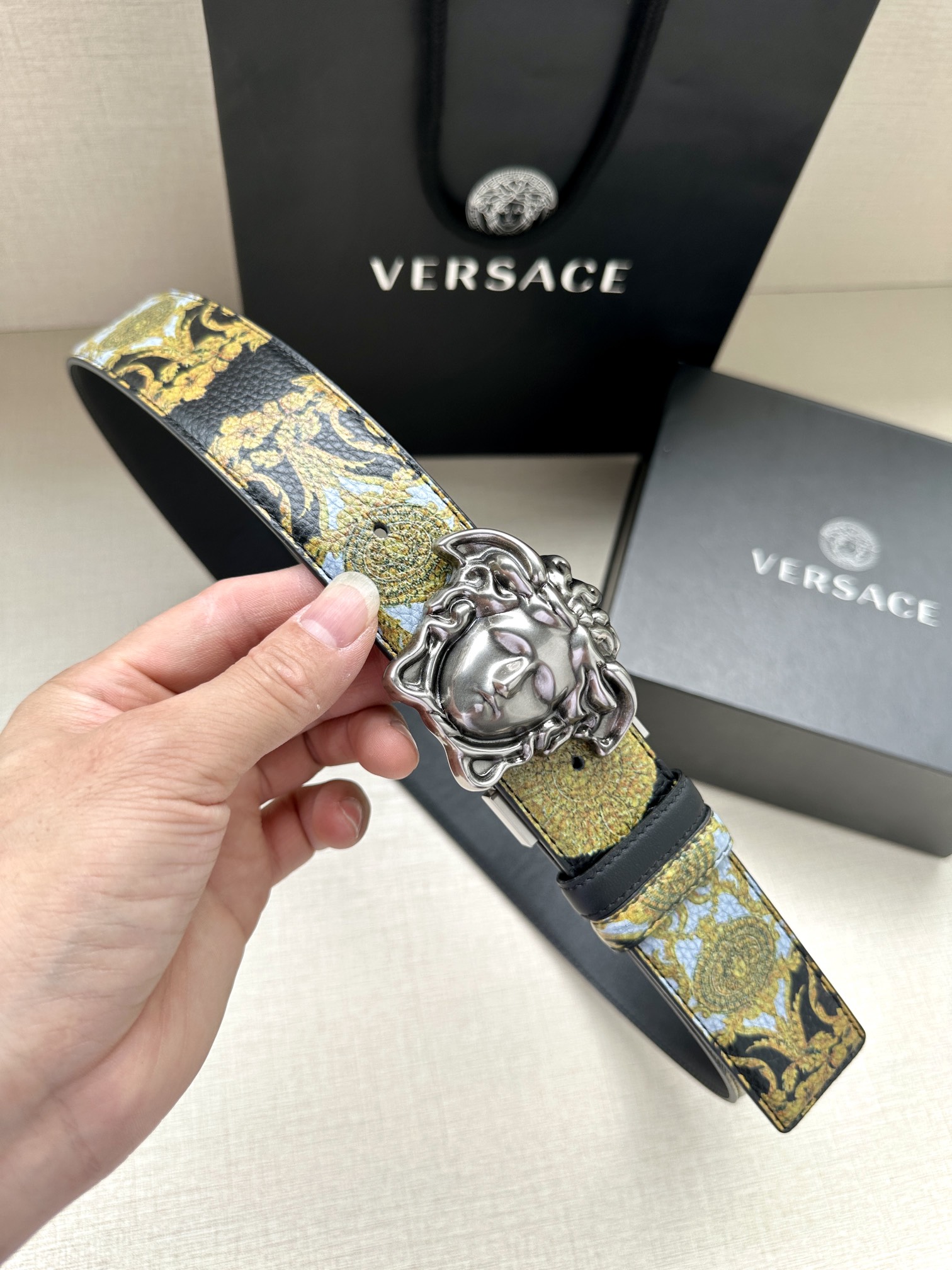 Versace Cinturón Impresión Cuero de vaca