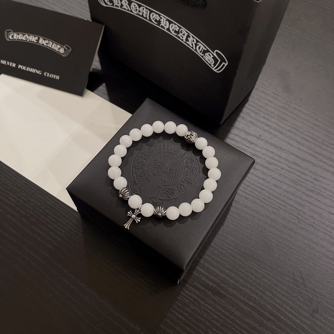 NO:922290,Croix Heart 925 silver Croix Heart is a bracelet with low-key charm. It is one of the classic bracelets of Croix Heart. The overall texture of the bracelet is very good. The lettering and detailed textures are clear at a glance. The color is as shown. It is super tasteful when worn with stacked bracelets. It looks good no matter how you match it. The counters are synchronized. The same style for men and women!  Can be used as couple bracelets!  Stackable!  Flexible size, fine jewelry, chrome hearts, bracelet19860909克罗心 925银质克罗心搭配出低调魅力的一款手链,克罗心经典手串之一,整体手串质感很好,刻字和细节纹路一眼正,成色如图,搭配手链叠戴超有味道怎么搭配都好看,专柜同步.男女同款！可做情侣手链！可叠戴！ 尺寸有弹性,饰品精品,chrome hearts,bracelet,Jewelry