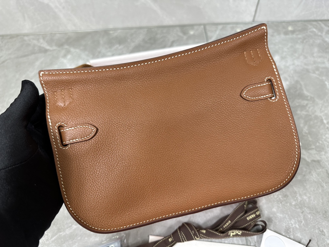 Hermes Mini Jypsiere Evercolor Leather Crossbody Bag - Timeless Style 4 i1687967442 1484 3