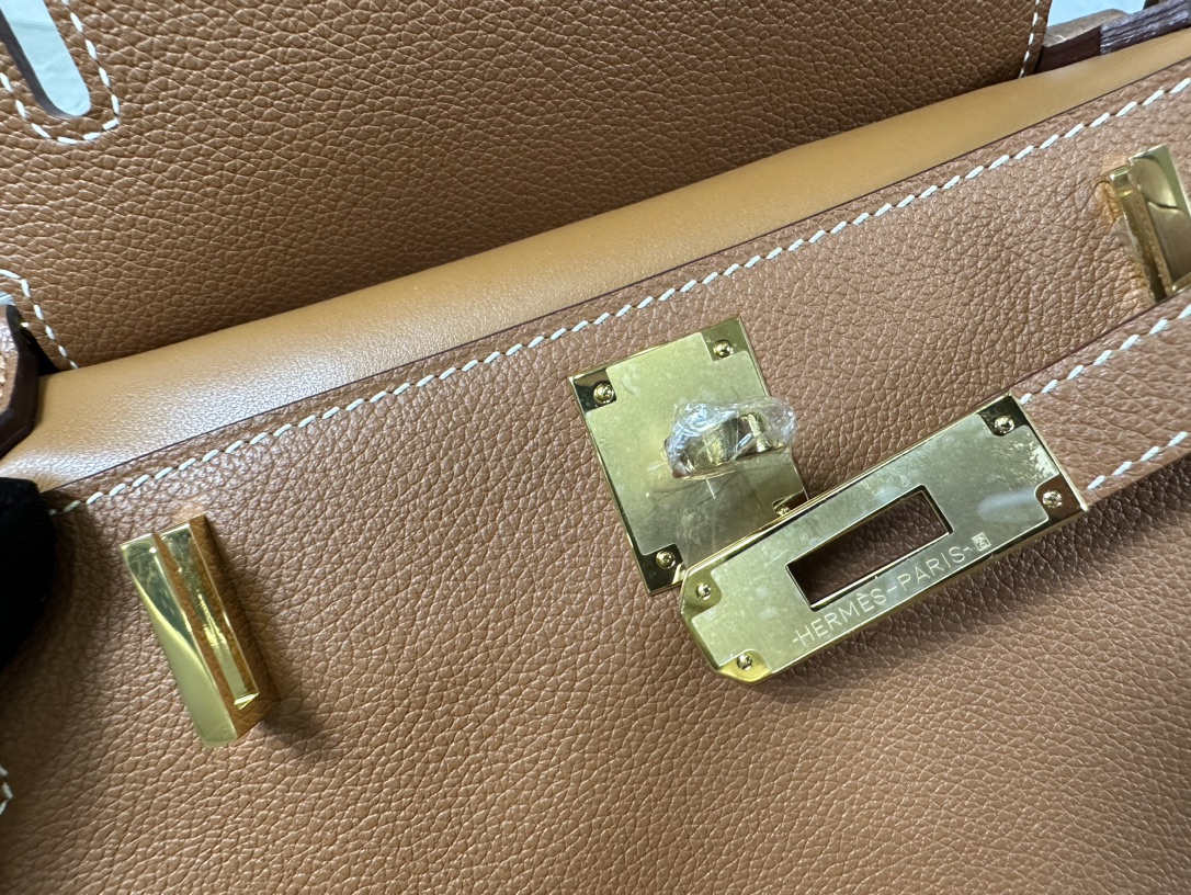 Hermes Mini Jypsiere Evercolor Leather Crossbody Bag - Timeless Style 8 i1687967442 7222 7