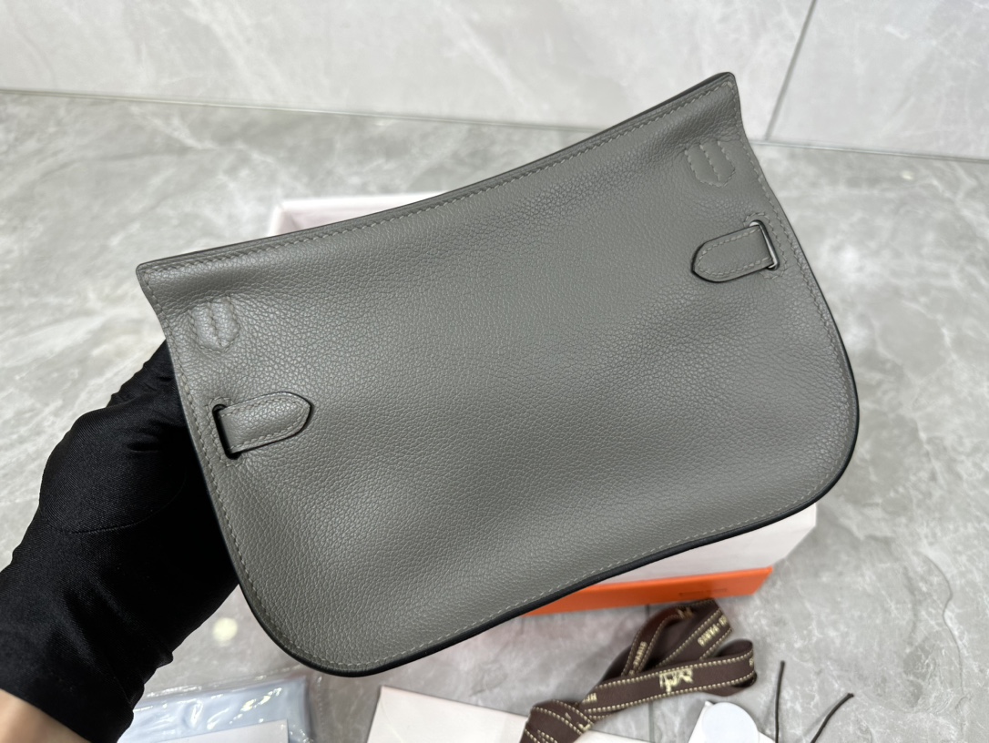 Hermes Mini Jypsiere Evercolor Leather Crossbody Bag - Stylish & Timeless 5 i1687967463 1904 3