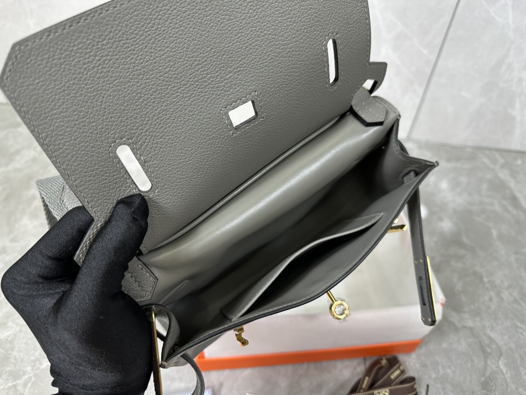 Hermes Mini Jypsiere Evercolor Leather Crossbody Bag - Stylish & Timeless 10 i1687967463 7425 8