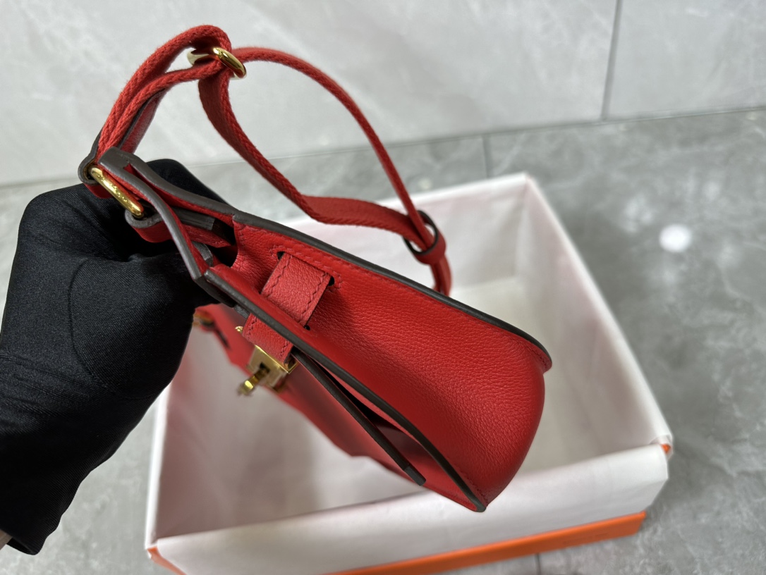 Hermès Mini Jypsiere Evercolor Leather Crossbody Bag - Stylish & Timeless 4 i1687967478 28 2