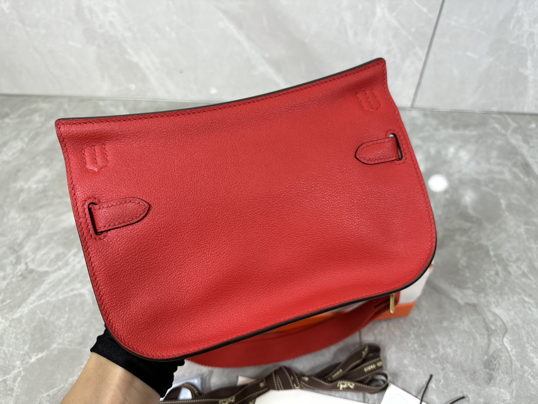 Hermès Mini Jypsiere Evercolor Leather Crossbody Bag - Stylish & Timeless 5 i1687967478 4407 3