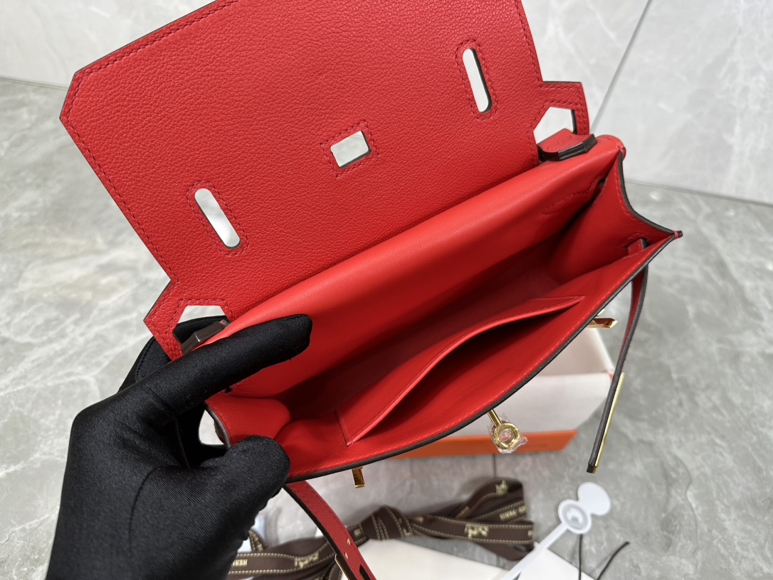 Hermès Mini Jypsiere Evercolor Leather Crossbody Bag - Stylish & Timeless 10 i1687967478 5081 8