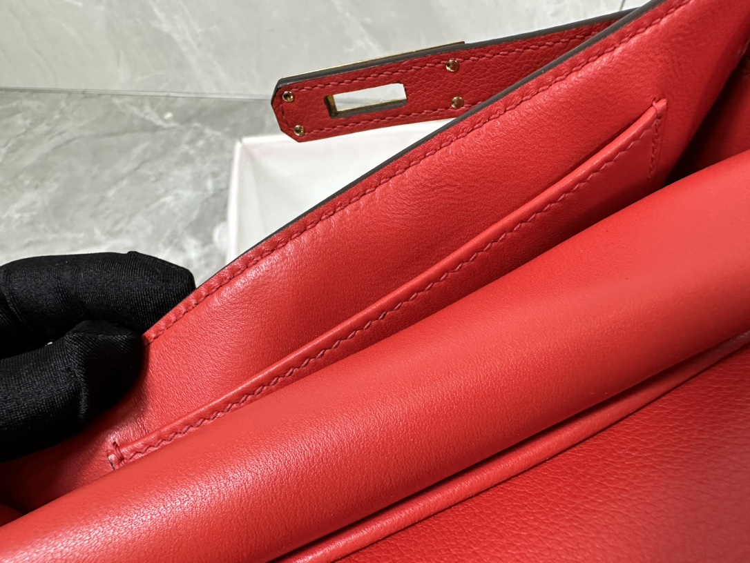 Hermès Mini Jypsiere Evercolor Leather Crossbody Bag - Stylish & Timeless 9 i1687967478 5567 7