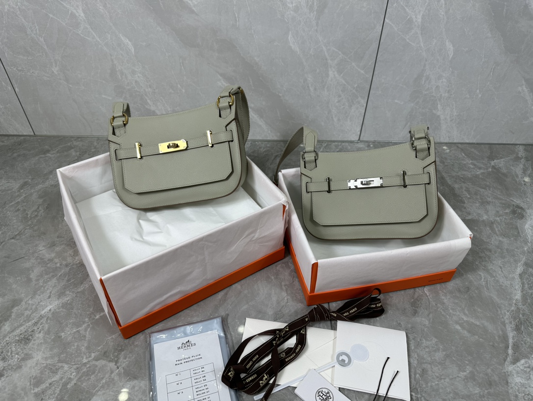 Hermès Evercolor Mini Jypsiere Bag: Stylish & Versatile Crossbody for Women 2 i1687967493 3218 0