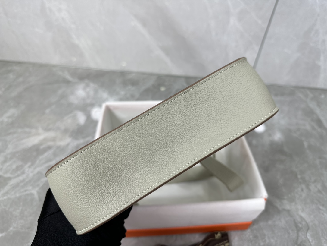 Hermès Evercolor Mini Jypsiere Bag: Stylish & Versatile Crossbody for Women 5 i1687967493 3857 3