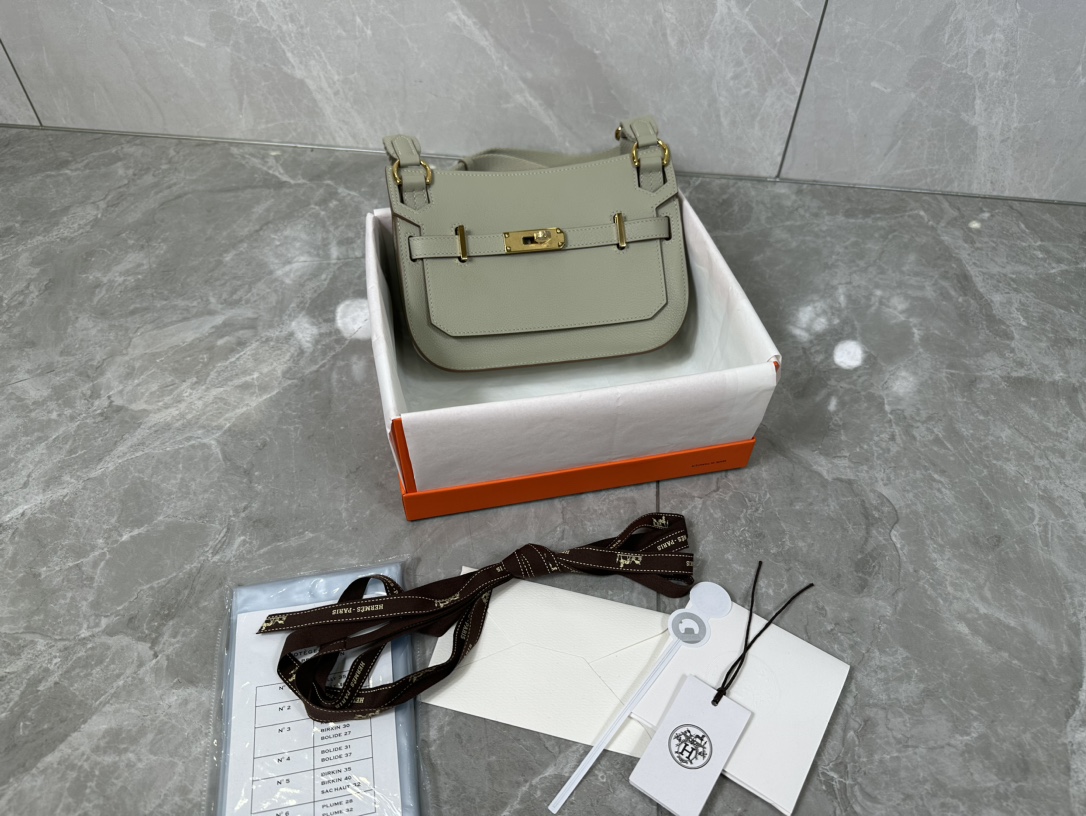 Hermès Evercolor Mini Jypsiere Bag: Stylish & Versatile Crossbody for Women 3 i1687967493 6995 1