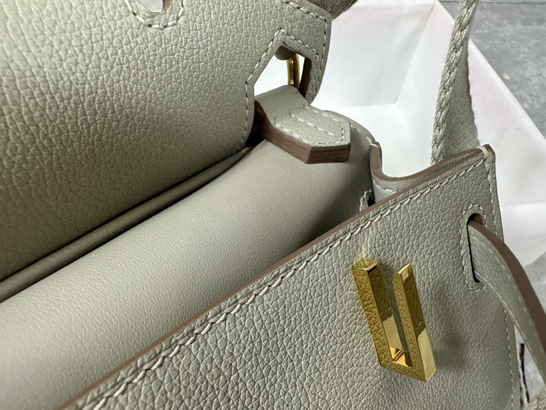 Hermès Evercolor Mini Jypsiere Bag: Stylish & Versatile Crossbody for Women 7 i1687967493 8047 5