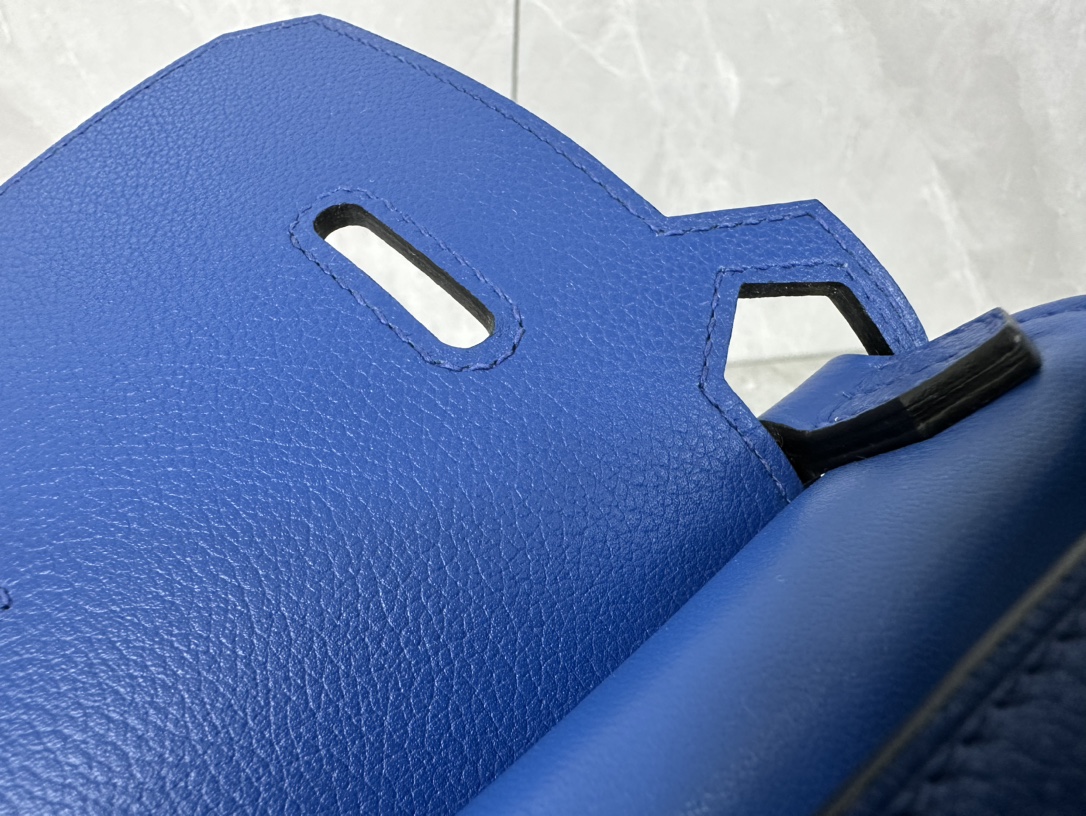 Hermès Mini Jypsiere Evercolor Leather Crossbody Bag - Stylish & Timeless 7 i1687967539 1980 6