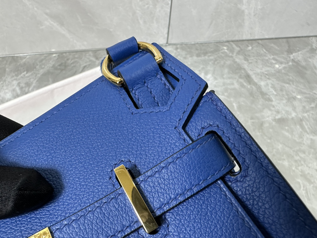 Hermès Mini Jypsiere Evercolor Leather Crossbody Bag - Stylish & Timeless 6 i1687967539 2788 5