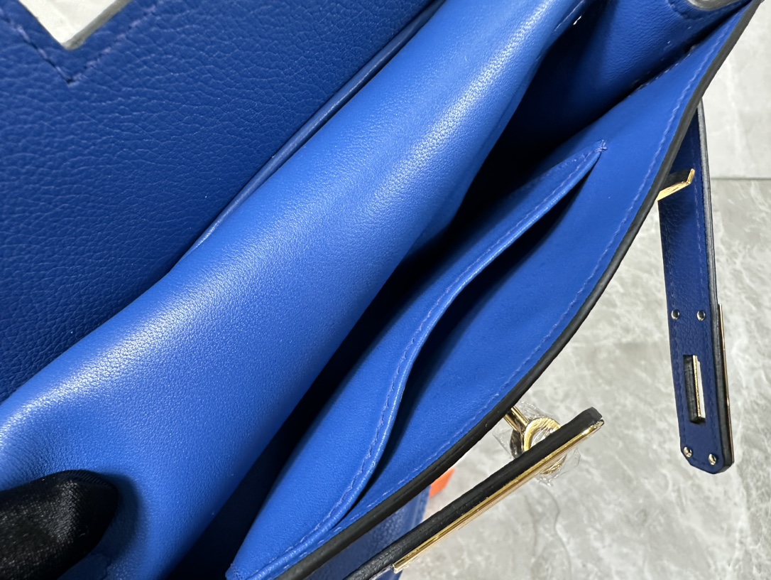 Hermès Mini Jypsiere Evercolor Leather Crossbody Bag - Stylish & Timeless 8 i1687967539 5667 7