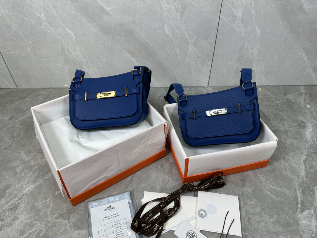 Hermès Mini Jypsiere Evercolor Leather Crossbody Bag - Stylish & Timeless 1 i1687967539 890 0