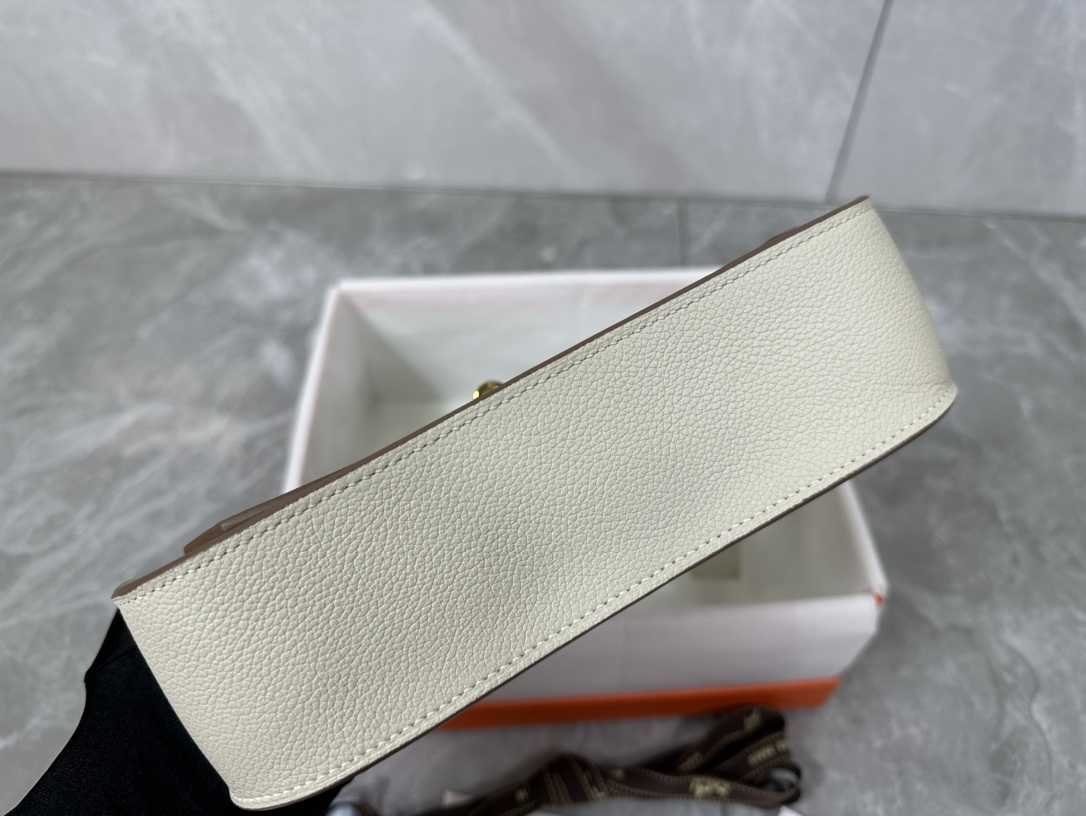 Hermès Mini Jypsiere Evercolor Leather Crossbody Bag - Elegant & Timeless 5 i1687967589 2260 3