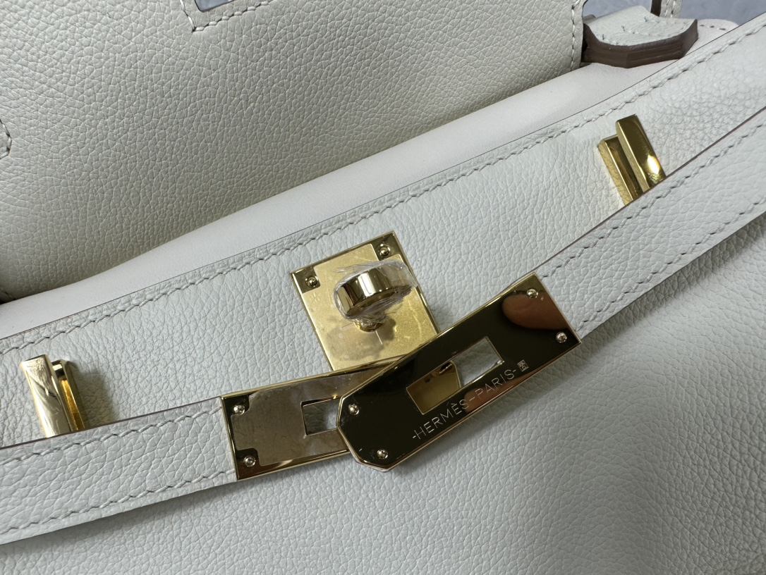 Hermès Mini Jypsiere Evercolor Leather Crossbody Bag - Elegant & Timeless 8 i1687967589 4386 6