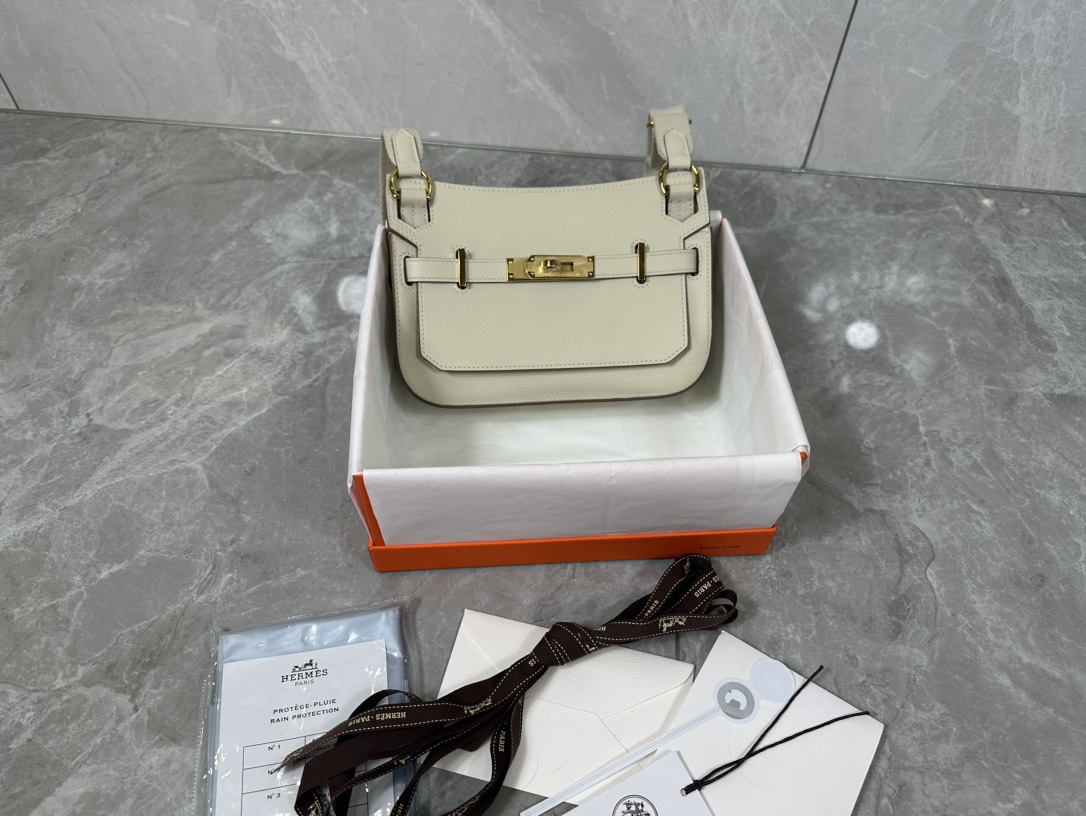 Hermès Mini Jypsiere Evercolor Leather Crossbody Bag - Elegant & Timeless 3 i1687967589 5136 1