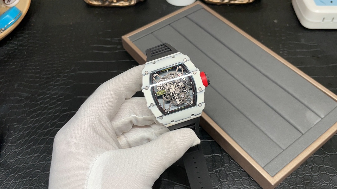 Richard Mille Sonic理查德米勒RM35-01碳纤维系列全面升级白宝石避震器，白色碳纤维白色带