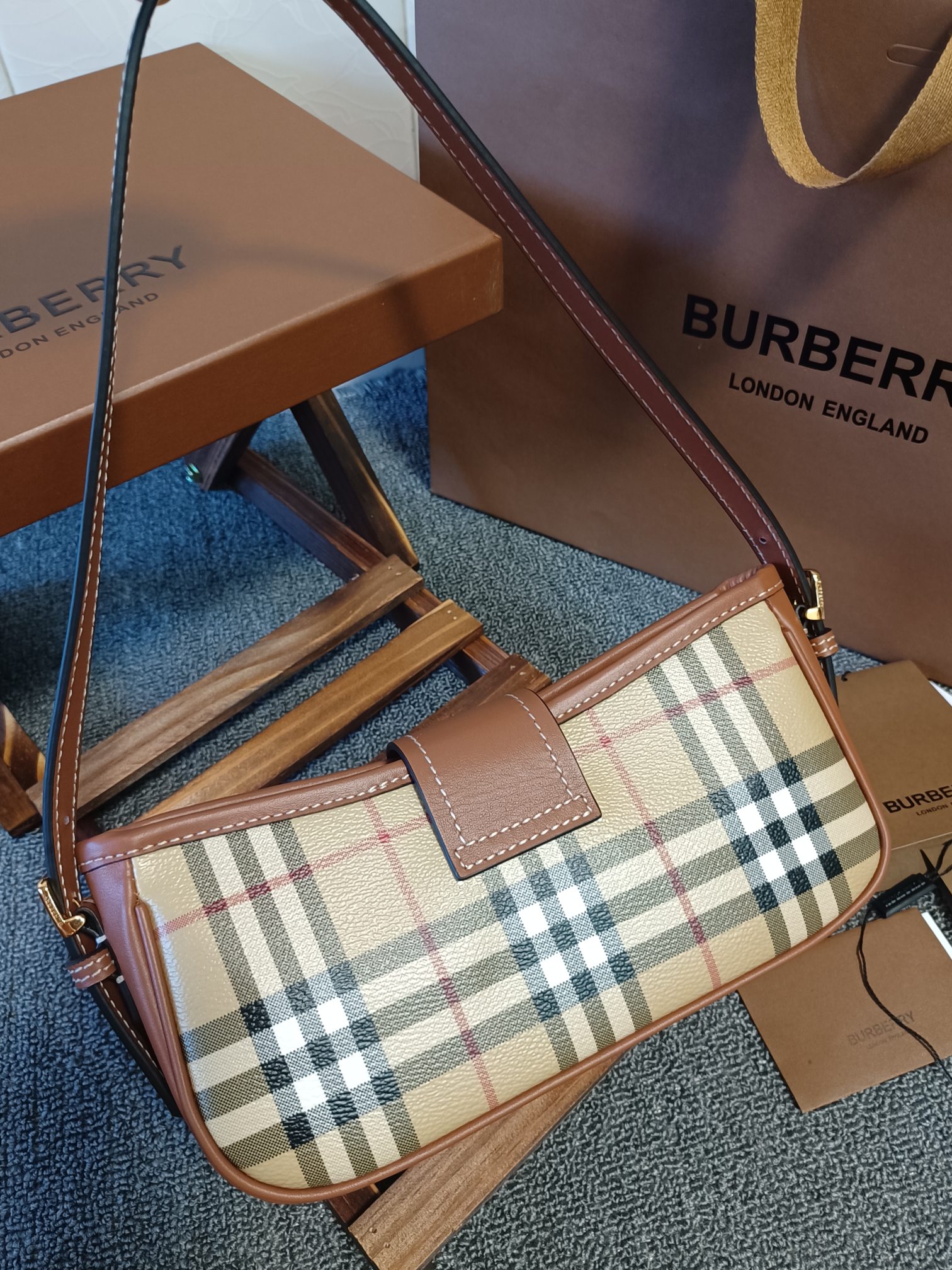 Burberry embellished with original Burberry plaid and calfskin, and eye-catching buckle strap design, inspired by the brand's iconic trench coat!