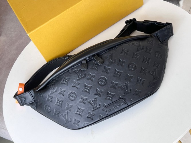 Louis Vuitton Discovery Bumbag Monogram Shadow Leather Black M44388 1 Louis Vuitton Discovery Bumbag Monogram Shadow Leather Black M44388