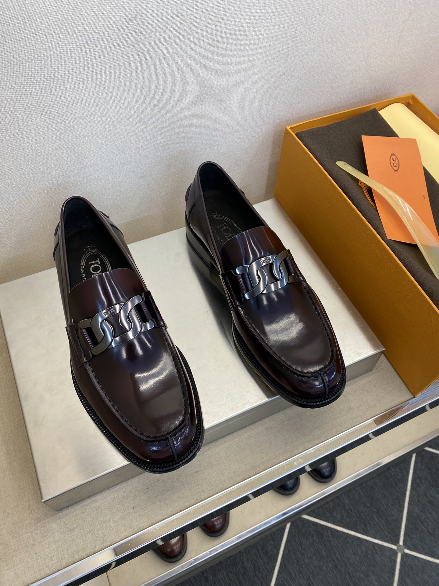 NO:348589,【TOD＊】 Derby shoes genuine leather sole model, size 39-44 (6.5-9) Casual leather sole leather shoes!  Pure and high quality can be compared 11!  Original fabric with open-edge beaded calfskin!  Imported specially ordered original water-dyeed calfskin in the inner li!  More comfortable and breathable!  Top craftsmanship style!  Imported leather leather big sole!  High-end and atmospheric!  38,45 Custom made, Tod's, cowhide, Leather soles19860909【TOD＊】 德比鞋真皮底款 码39一44(6.5一9） 休闲皮底皮鞋！纯正高品质可11比较！面料原版开边珠小牛皮！内里进口特订原版水染小牛皮！更舒适透气！顶端手工艺款！进口皮丕真皮大底！高端大气！38,45定做,,Tod's,cowhide,Leather soles,Men's shoes