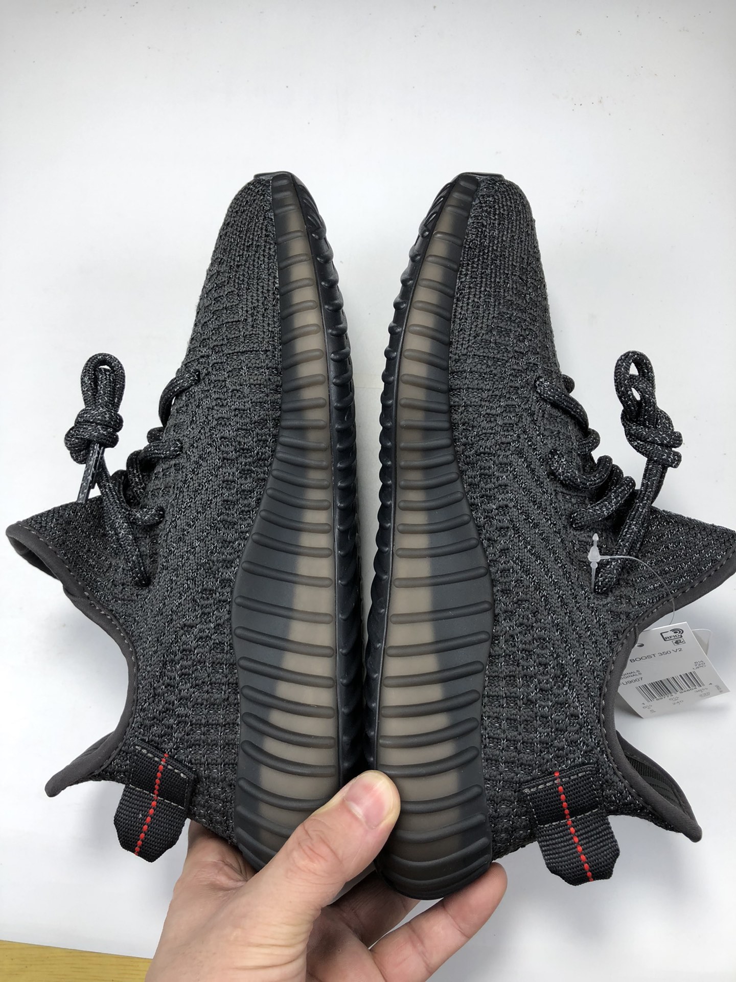 Yeezy350V2黑满天星尺码36