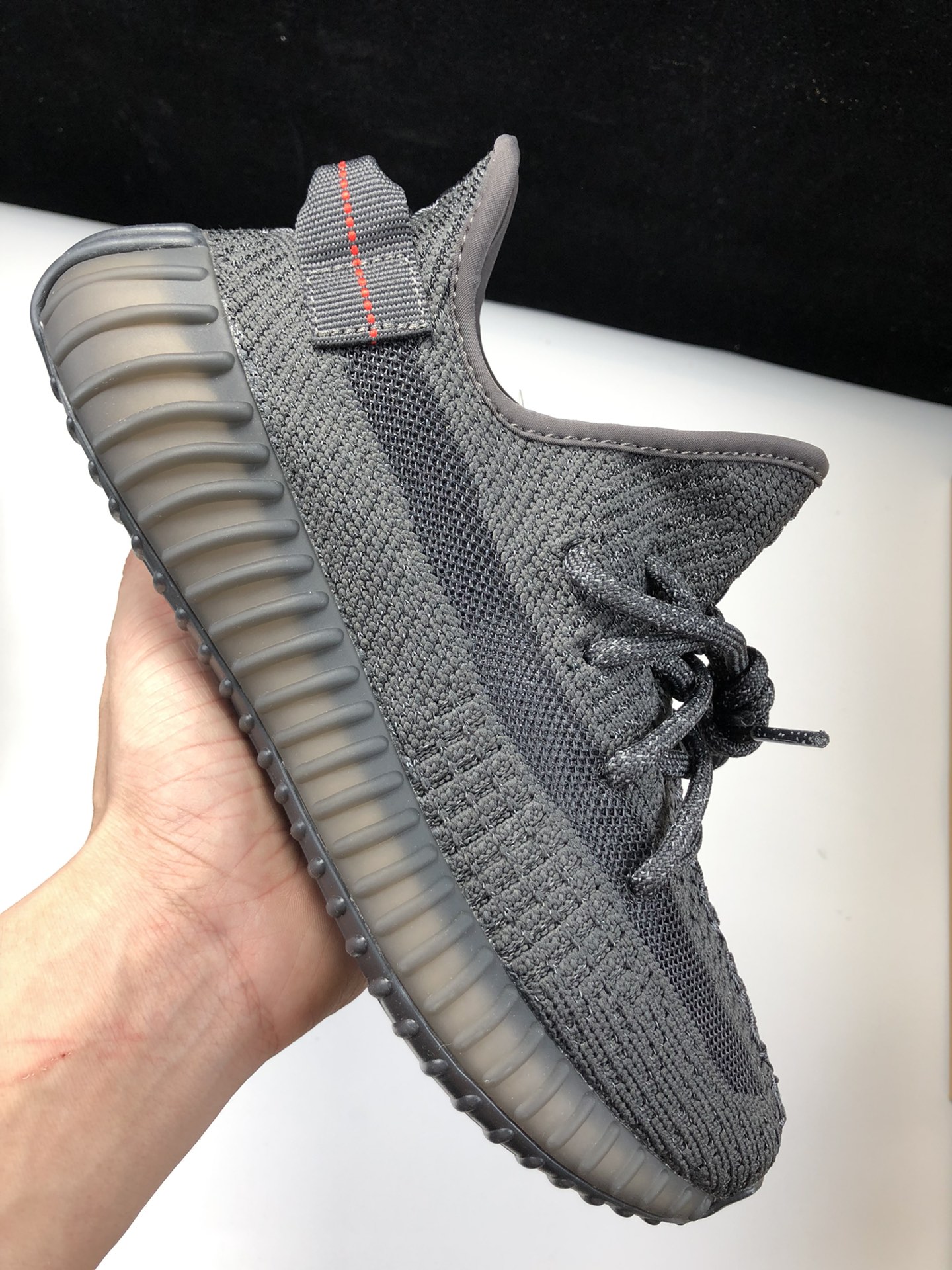 Yeezy350V2黑满天星尺码36