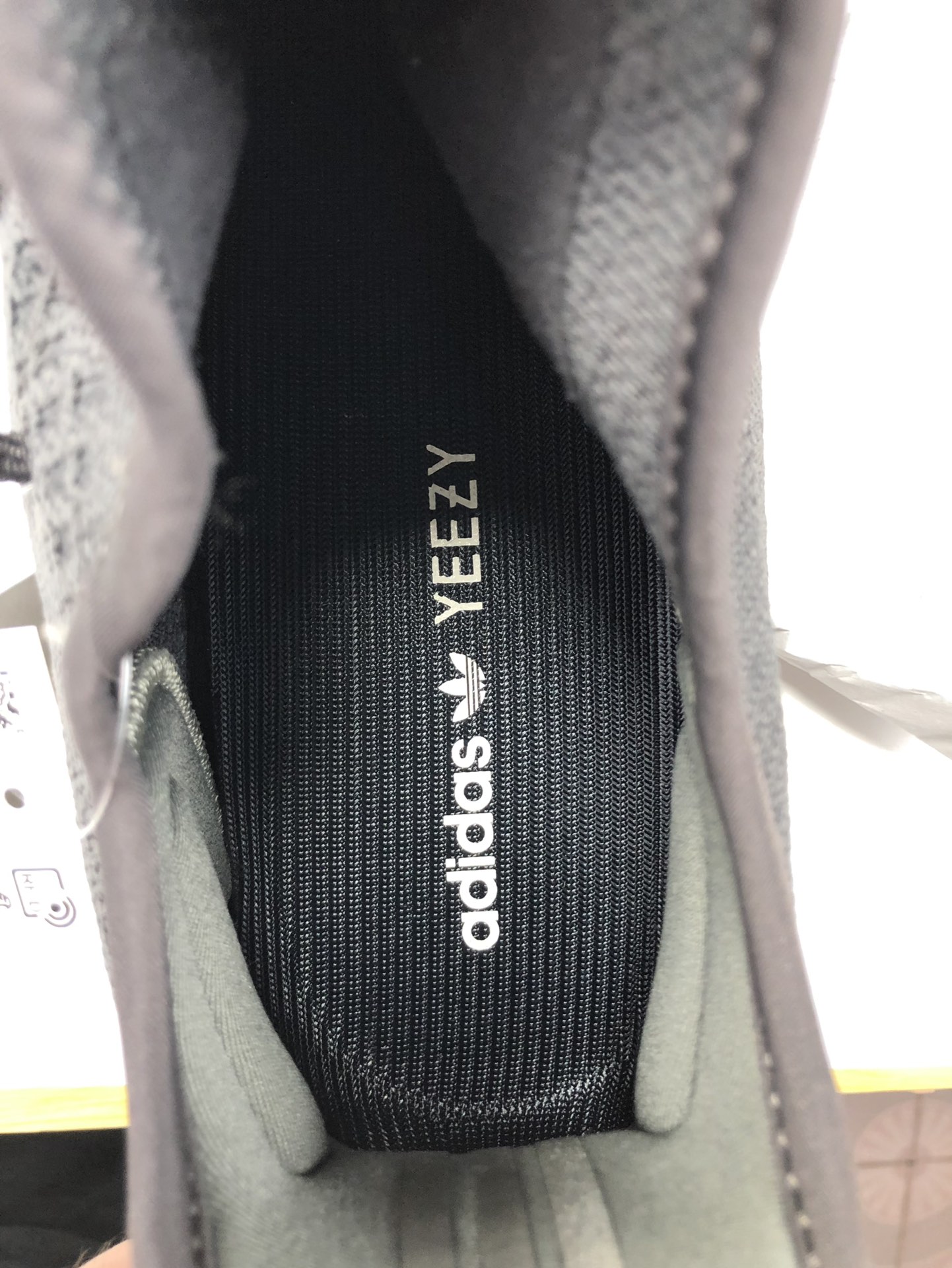 Yeezy350黑生胶满天星鞋码36