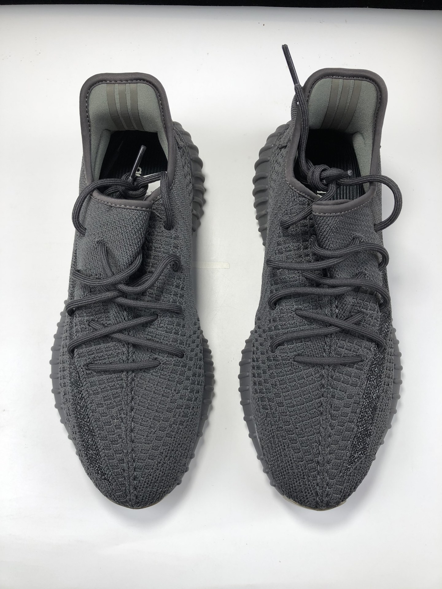 Yeezy350黑生胶满天星鞋码36