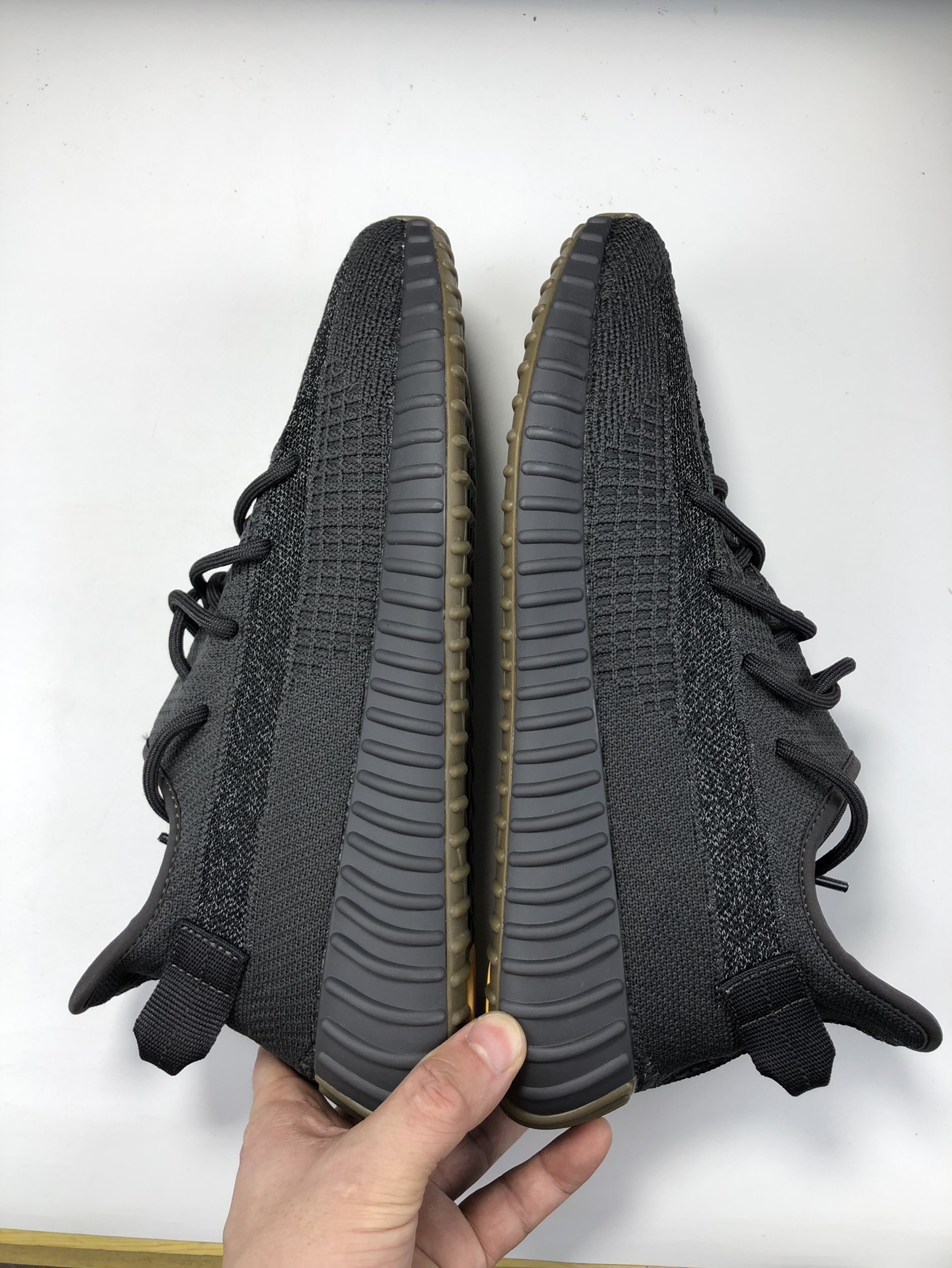 Yeezy350黑生胶满天星鞋码36