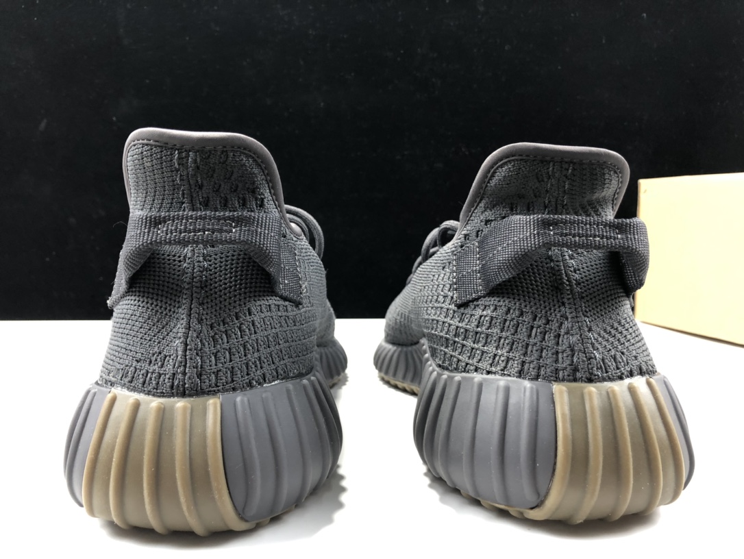 Yeezy350黑生胶满天星鞋码36