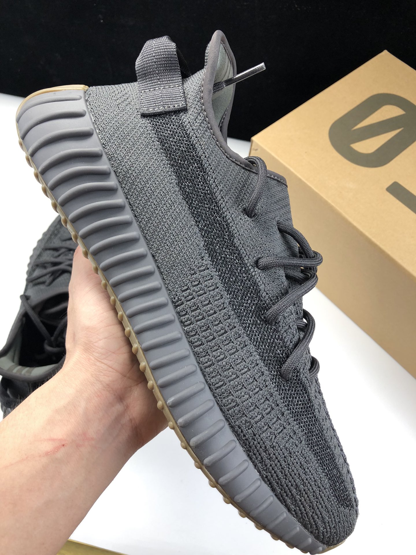 Yeezy350黑生胶满天星鞋码36