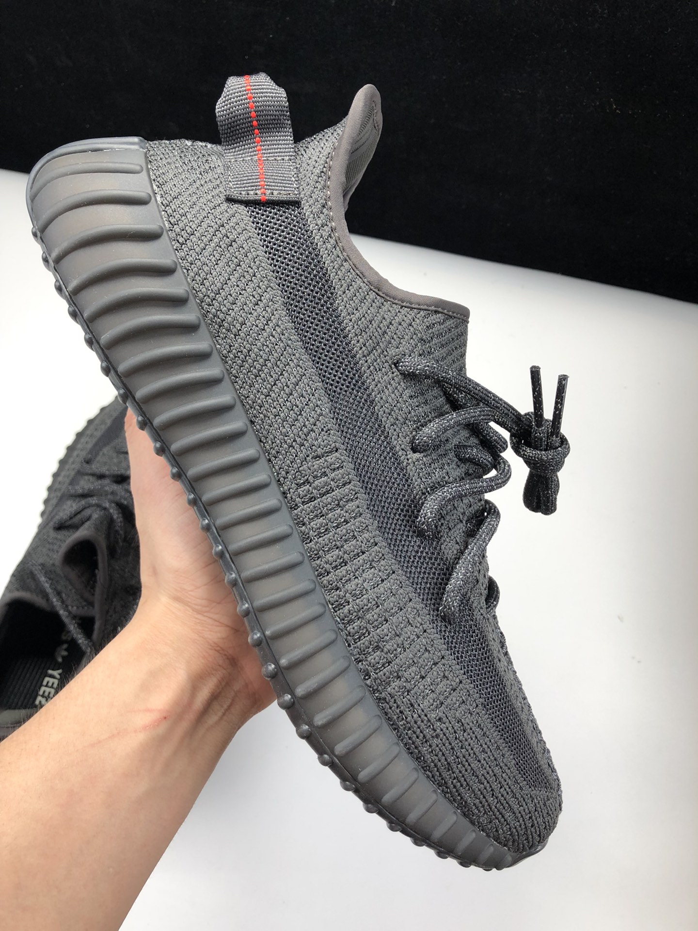 Yeezy350V2黑满天星尺码36