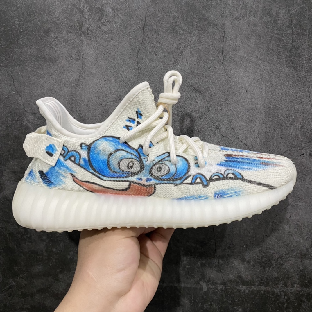 【DIY定制涂鸦】 3D变色龙nYeezy boost 350v2 全白2.0涂鸦n巴斯夫纯原大厂出品 板型细节都是满配n得物在售款 细节一直 上交与众不同 相当nice 尺码：36-47-莆田鞋批发中心