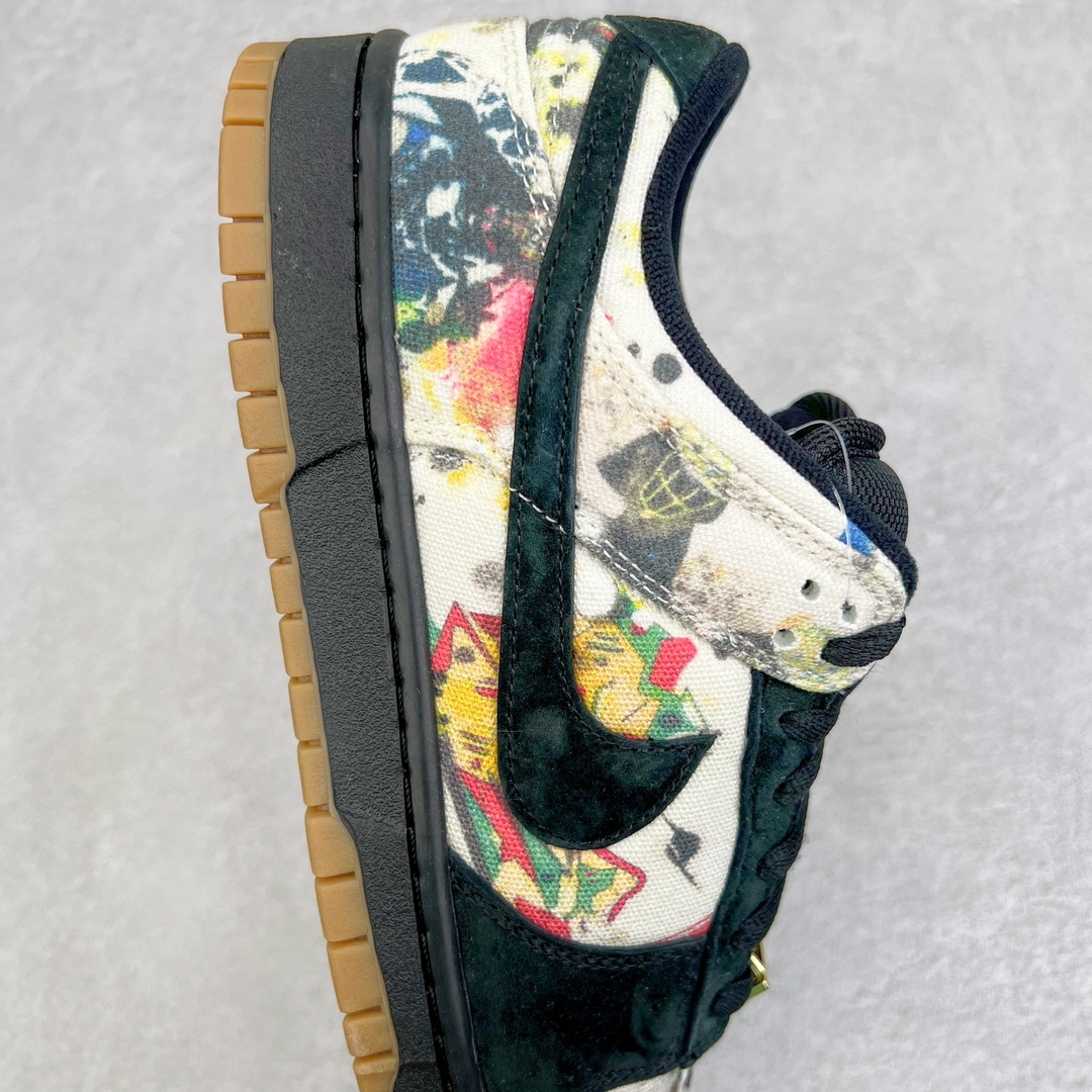 图片[6]-零售💰180 ＃G版福利特价‼Supreme x NK SB Dunk Low 联名黑涂鸦 FD8778-001 口碑大厂出品 品控大底版型不断改良更新 全套原纸板楦头开发 确保原汁原味 完美呈现DUNK版型 一比一鞋头弧度高度鞋身弧度 此版本只针对中端市场 皮料材质有所更替 其他数据细节工艺流程均保持一致 绝不口嗨 细节品控鞋型随意对比 独家私模官方第六代原厂航空铝磨具打磨大底 鞋头坡度极致还原 无解鞋型 原盒原配 圈内天花板工艺 原厂玻璃冲刀 超高清洁度 全鞋零毛边皮料切割 原厂中底布点胶 中底布拉帮走线遵循公司 SIZE：35.5 36 36.5 37.5 38 38.5 39 40 40.5 41 42 42.5 43 44 44.5 45 46 47.5 编码：by1936080-运动鞋