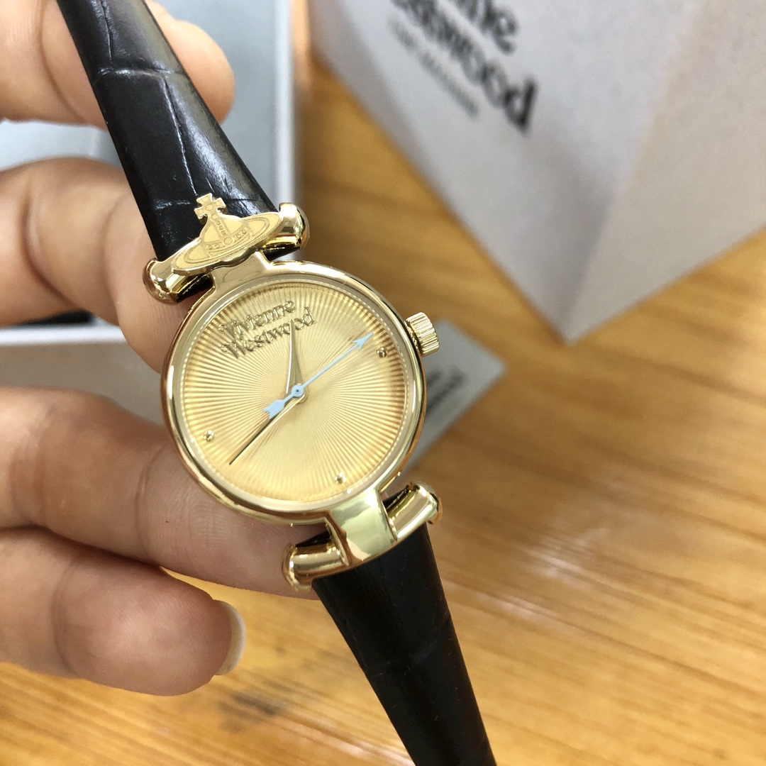 Vivienne Westwood Vivencia’s Queenstone Watch: Gold, Grace, and Unique Design - 图片 1