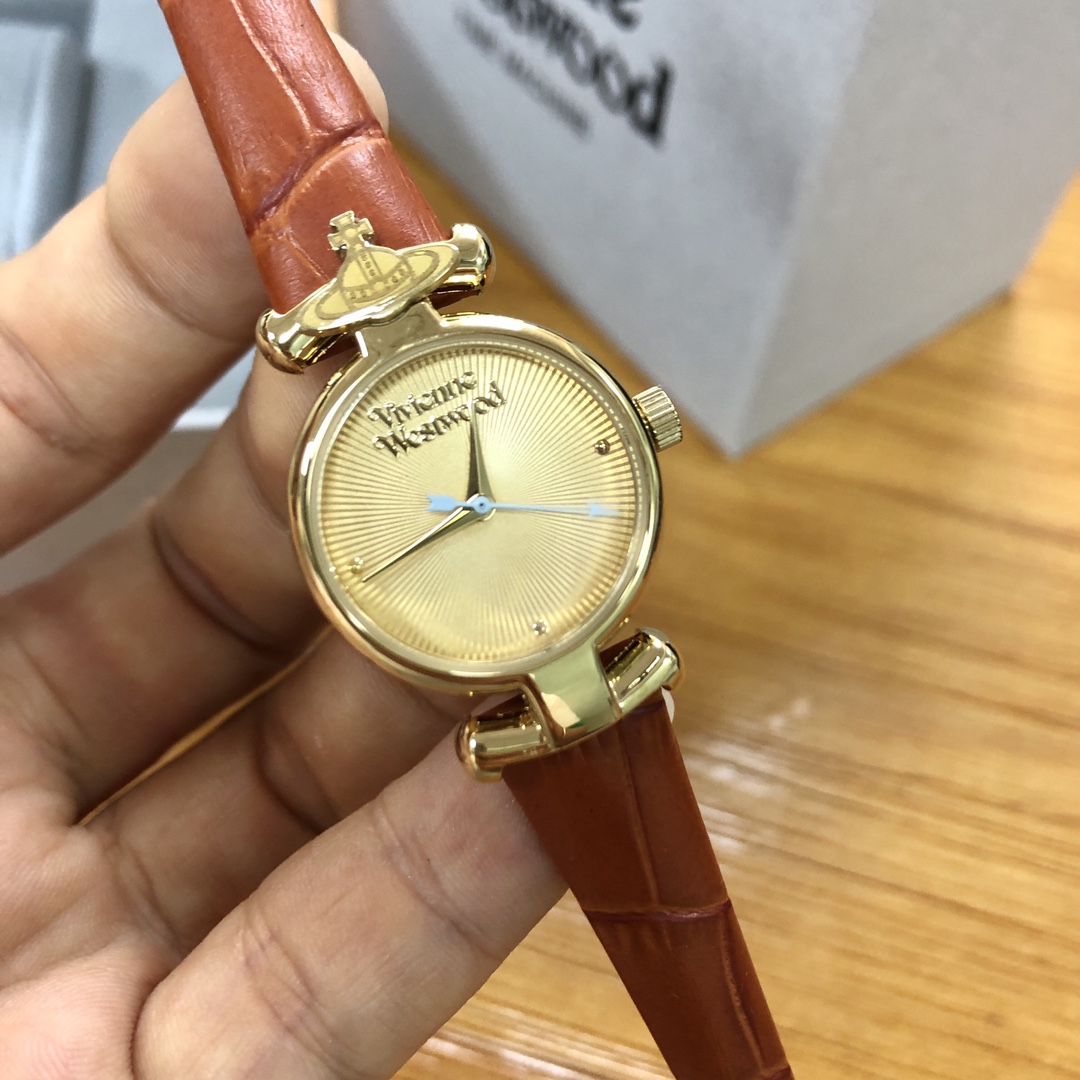 Vivienne Westwood Vivencia’s Queenstone Watch: Gold, Grace, and Unique Design - 图片 2