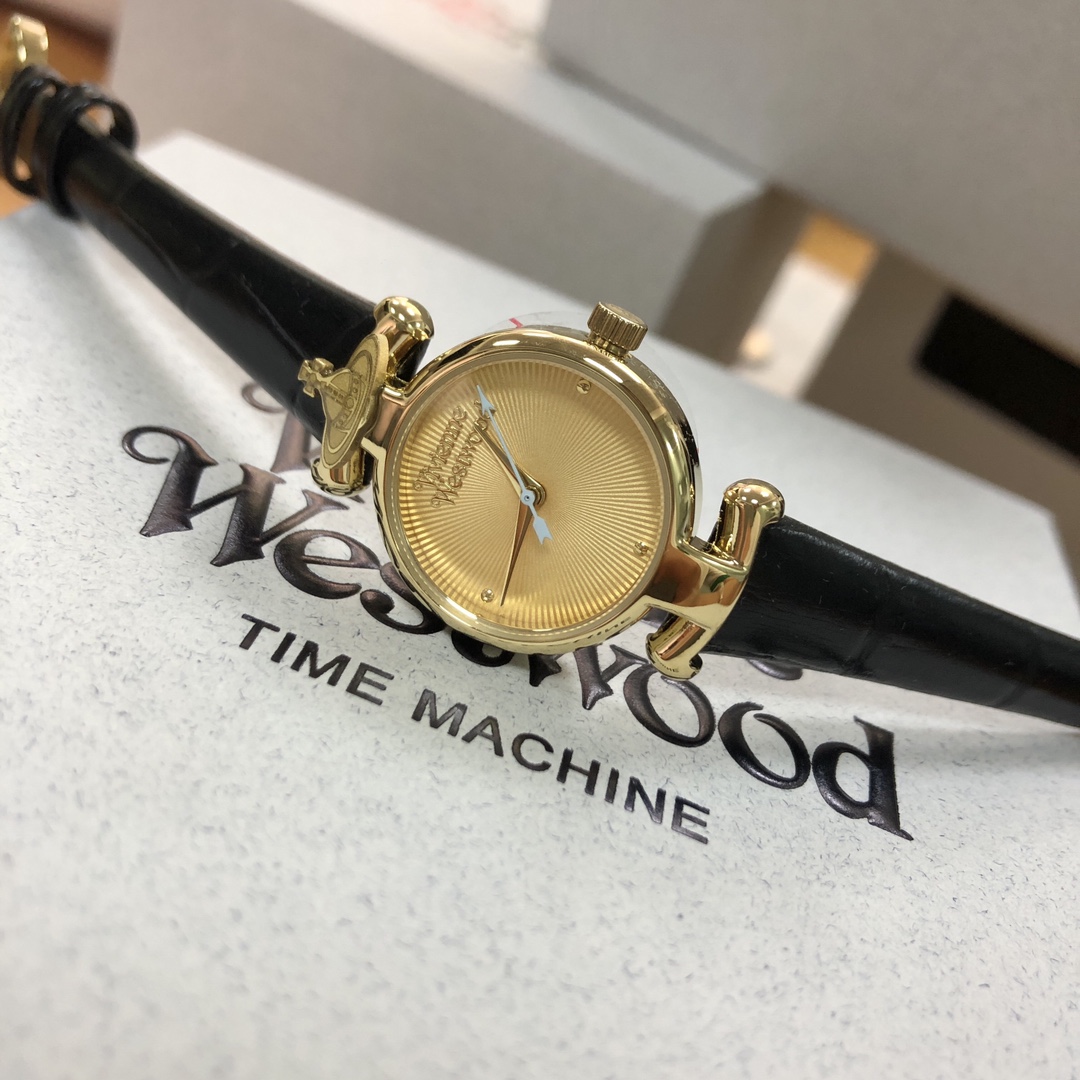 Vivienne Westwood Vivencia’s Queenstone Watch: Gold, Grace, and Unique Design - 图片 4