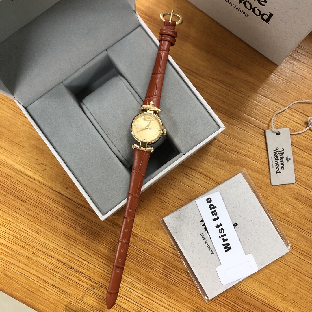 Vivienne Westwood Vivencia’s Queenstone Watch: Gold, Grace, and Unique Design - 图片 9