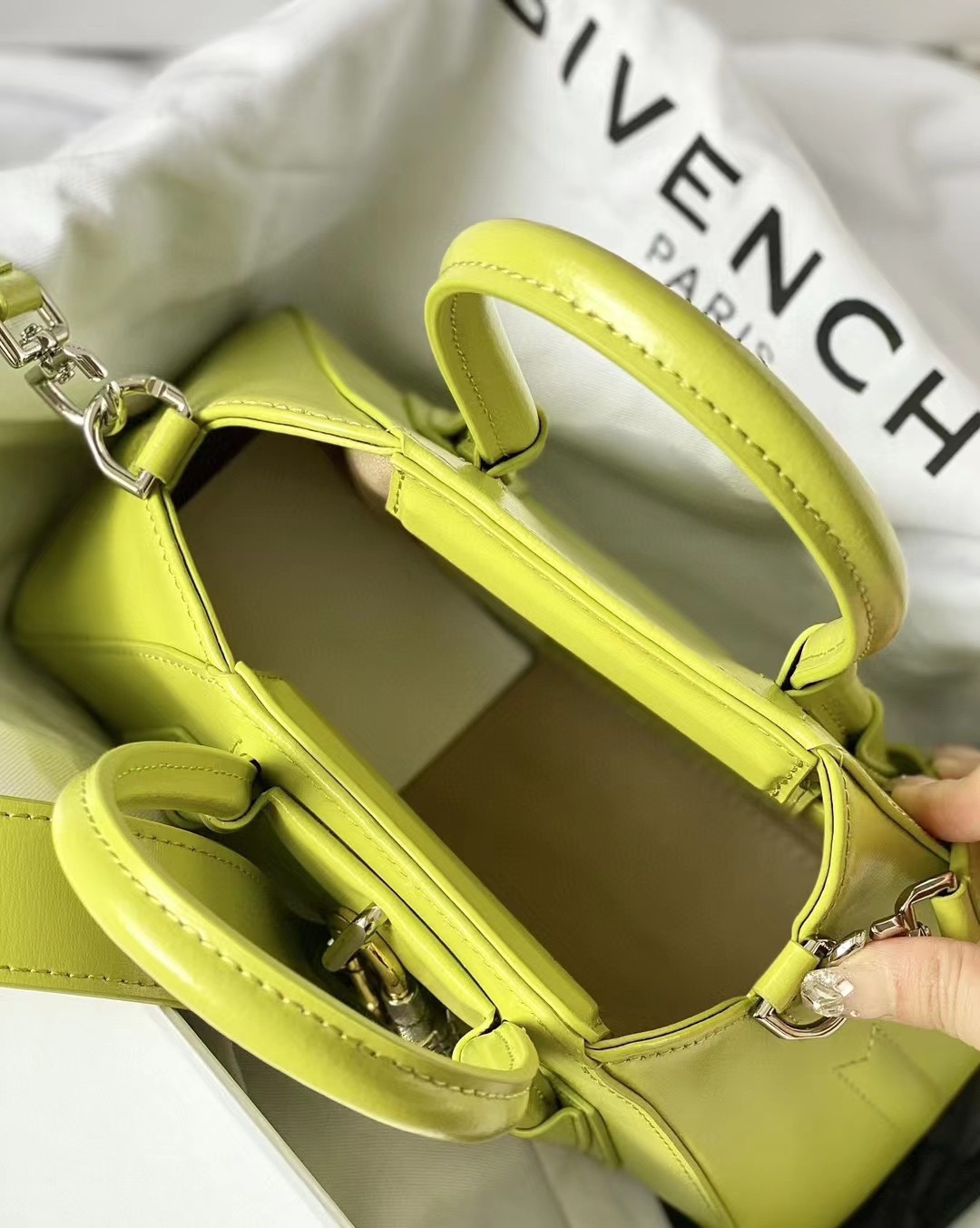 Luxurious 1840 Queen of France Zhi GIVENC*Y Mini-Antigona Stratch Handbag Dimensions 22*12*8cm - 图片 7