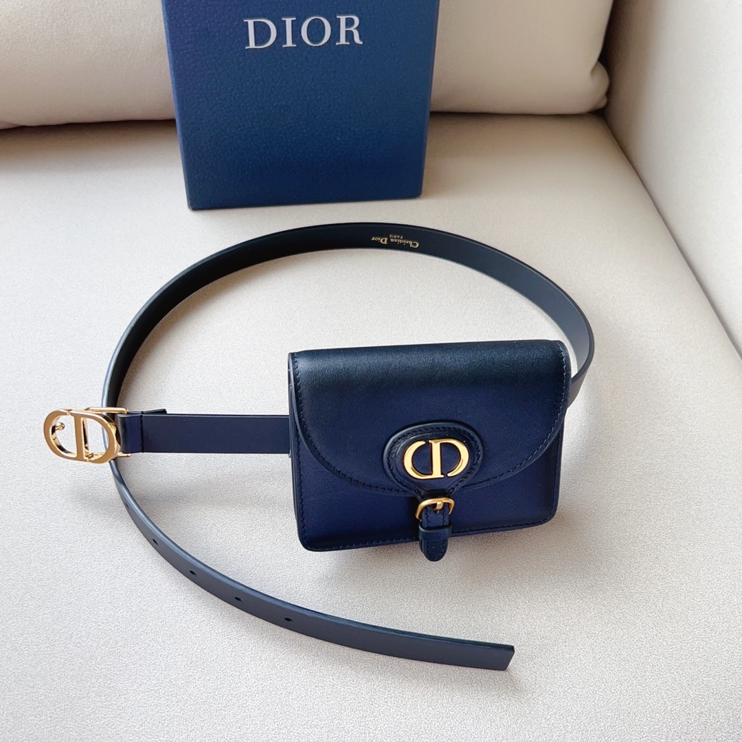 dior腰包扣金色内侧饰以*christianDiorARIS*标志富有光泽的金色饰面金属细节皮带2.0