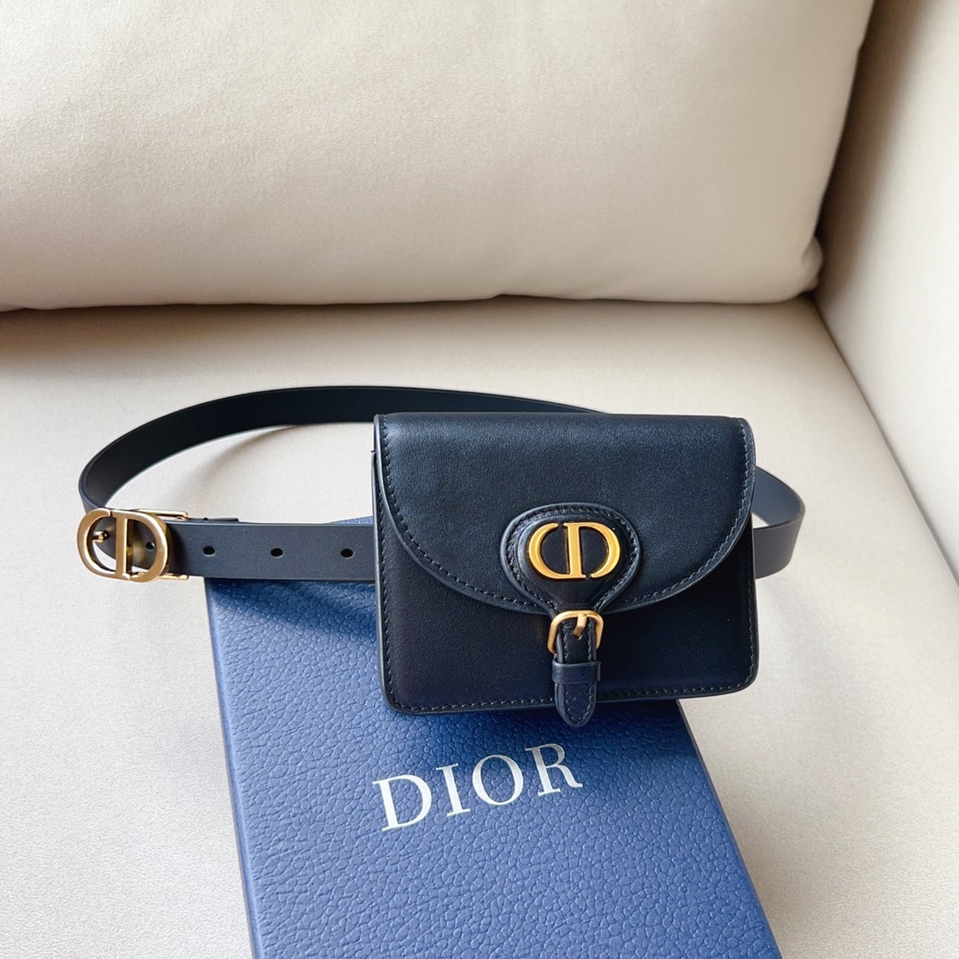 dior腰包扣金色内侧饰以*christianDiorARIS*标志富有光泽的金色饰面金属细节皮带2.0