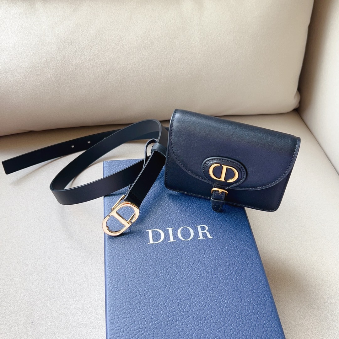 dior腰包扣金色内侧饰以*christianDiorARIS*标志富有光泽的金色饰面金属细节皮带2.0