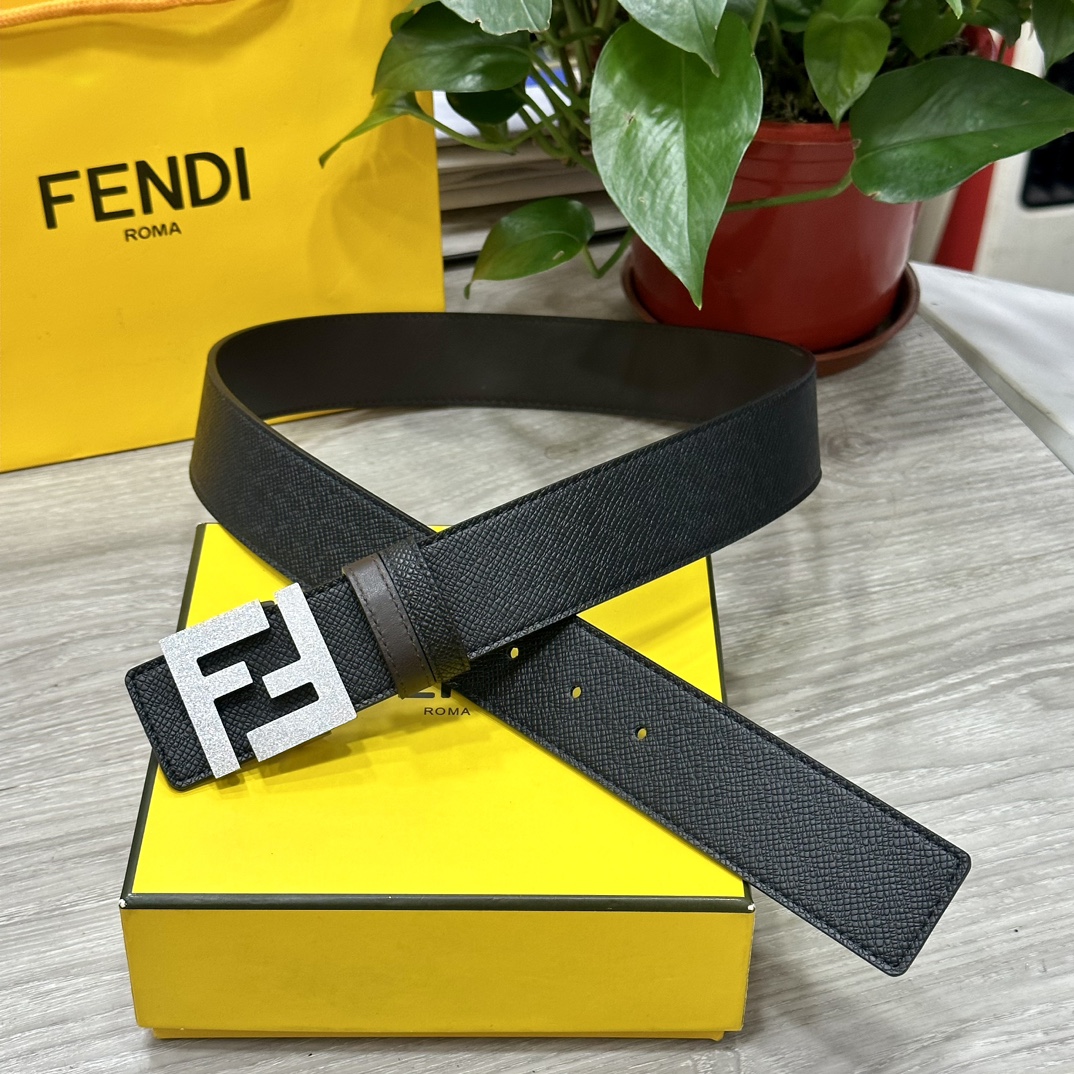 FENDl/芬迪专柜同款宽40MM双面原版小牛皮搭配单钌钯电镀扣完美的手感.油边出众的设计.风格高贵奢华